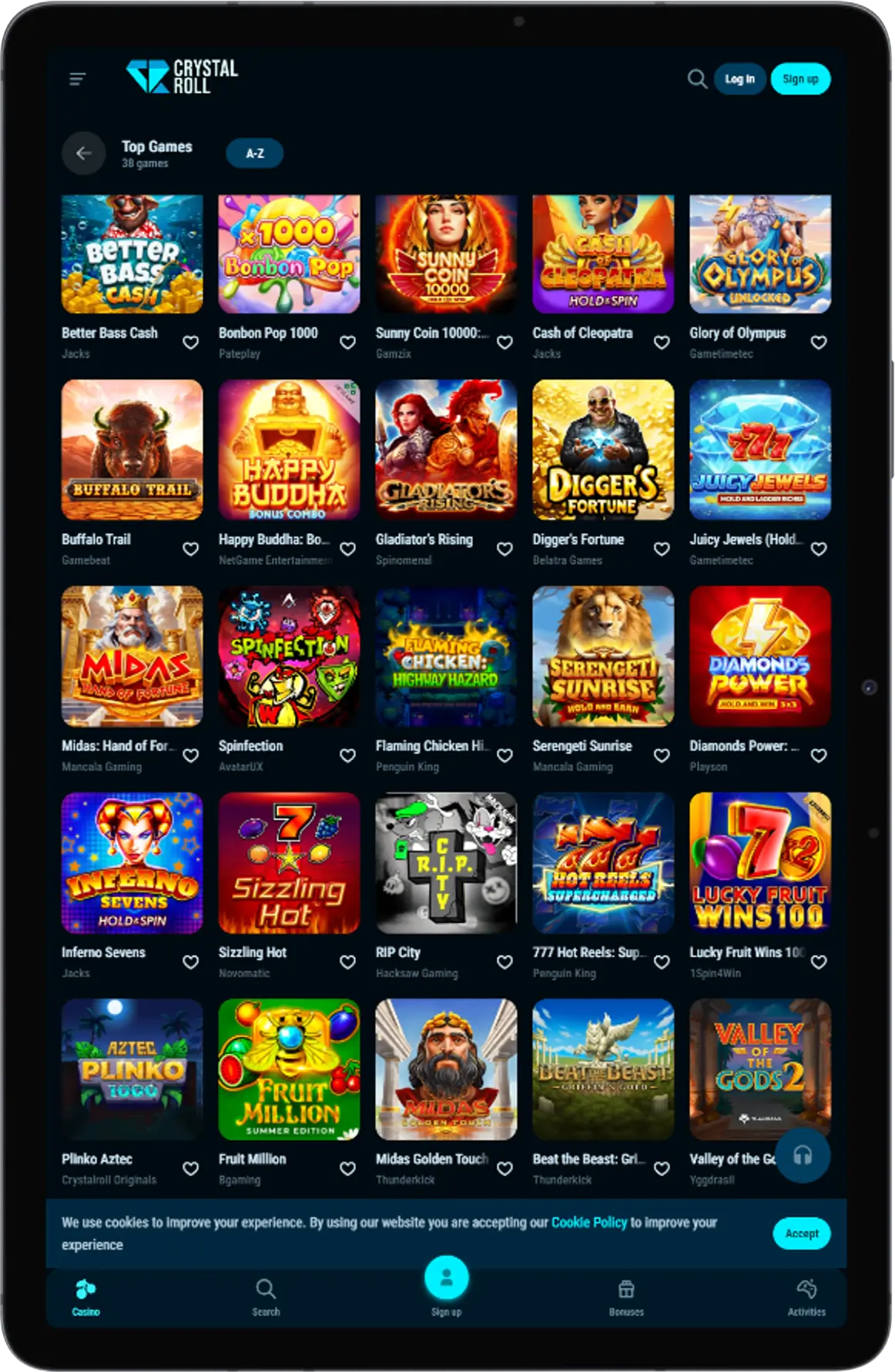 Een screenshot van de sectie 'Top Games' op het Crystal Roll-platform, gemaakt op een tablet, toont een raster van populaire gokkasten met levendige pictogrammen, waaronder Better Bass Clash, Bamboo Pop 1000, Sunny Coin Hold the Spin, Call of Dragons, Glory of Olympus, Buffalo Trail, Happy Buddha, Gladiator's Rising, Digger's Fortune, Midas Hand of Fortune, Spooktacular, Flaming Chicks, Sizzling Hot, 777 Real Deal en Lucky Fruits Win 100. Onderaan staan ​​navigatieopties voor Home, Zoeken, Promoties en Profiel, evenals een melding over het cookiebeleid. De interface benadrukt de verscheidenheid aan gokkasten en het gebruiksgemak van het online casino.